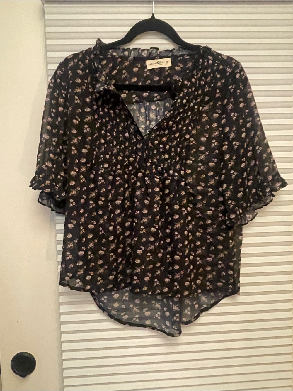NATURAL LIFE Black Floral V-Neck Ruffle Sleeve sheer Blouse M